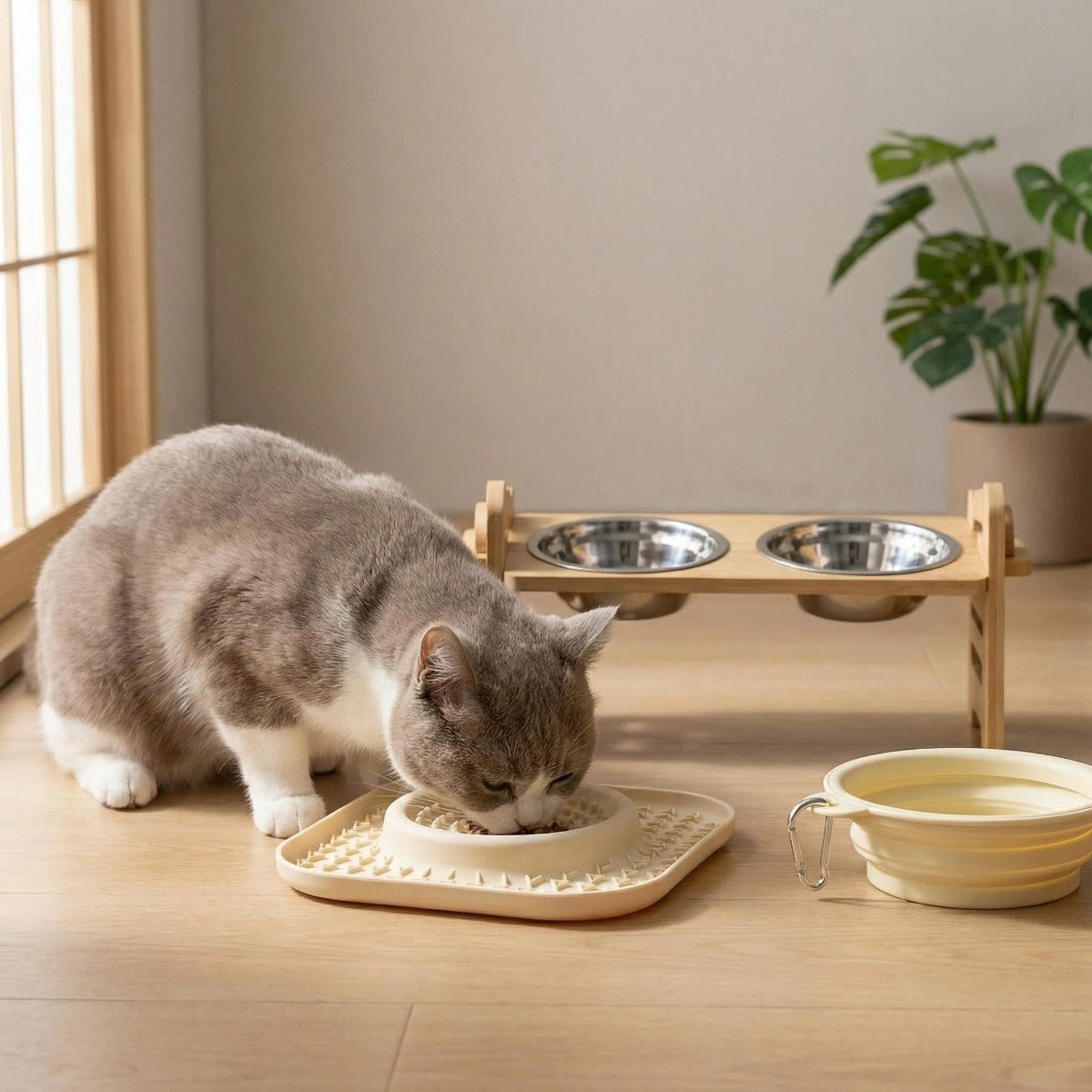 毎日の食事を、もっと心地よく。 高さ調節できる竹製フードスタンド